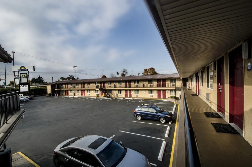 Days Inn By Wyndham Portland Central Extérieur photo
