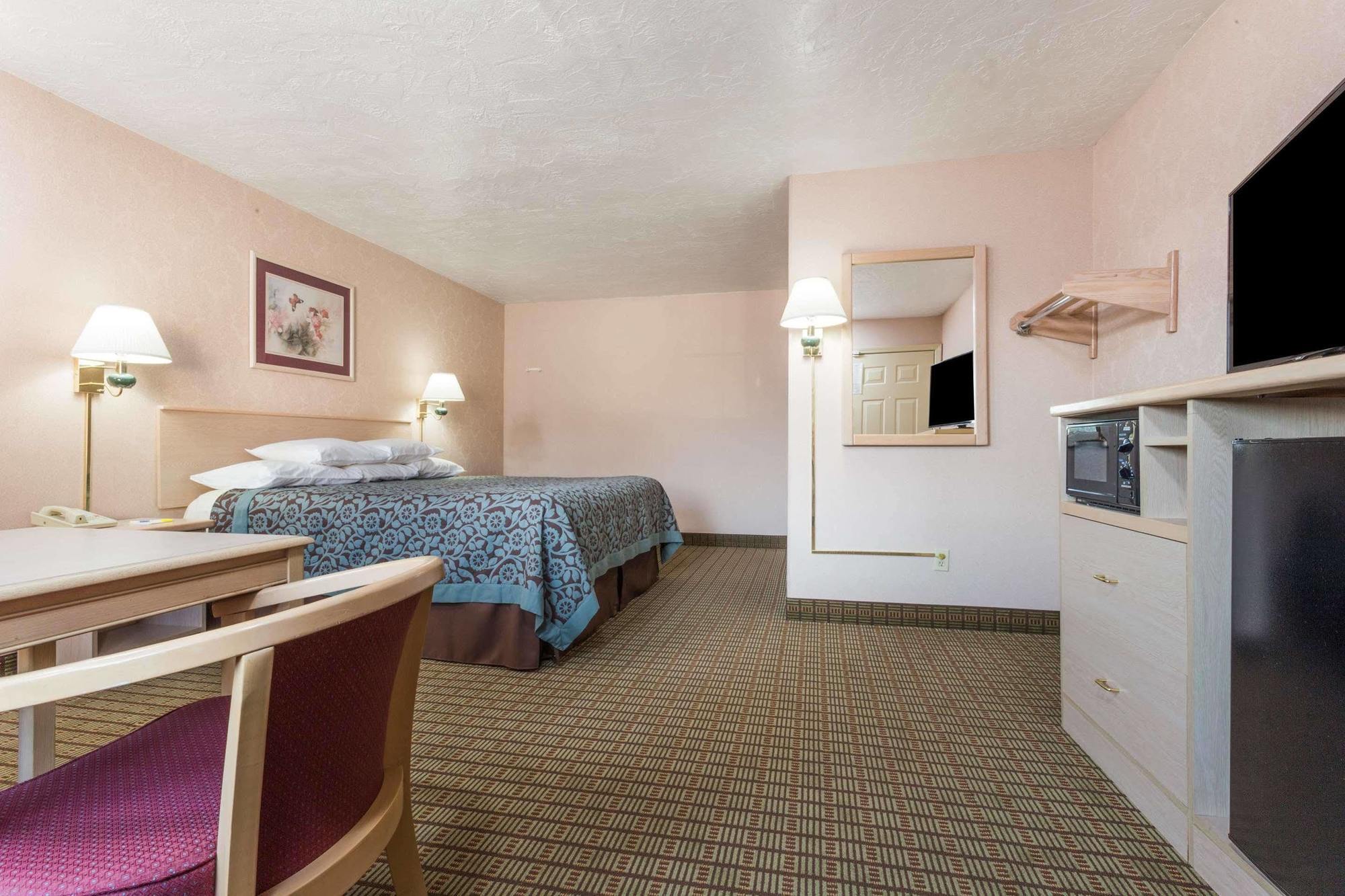 Days Inn By Wyndham Portland Central Extérieur photo