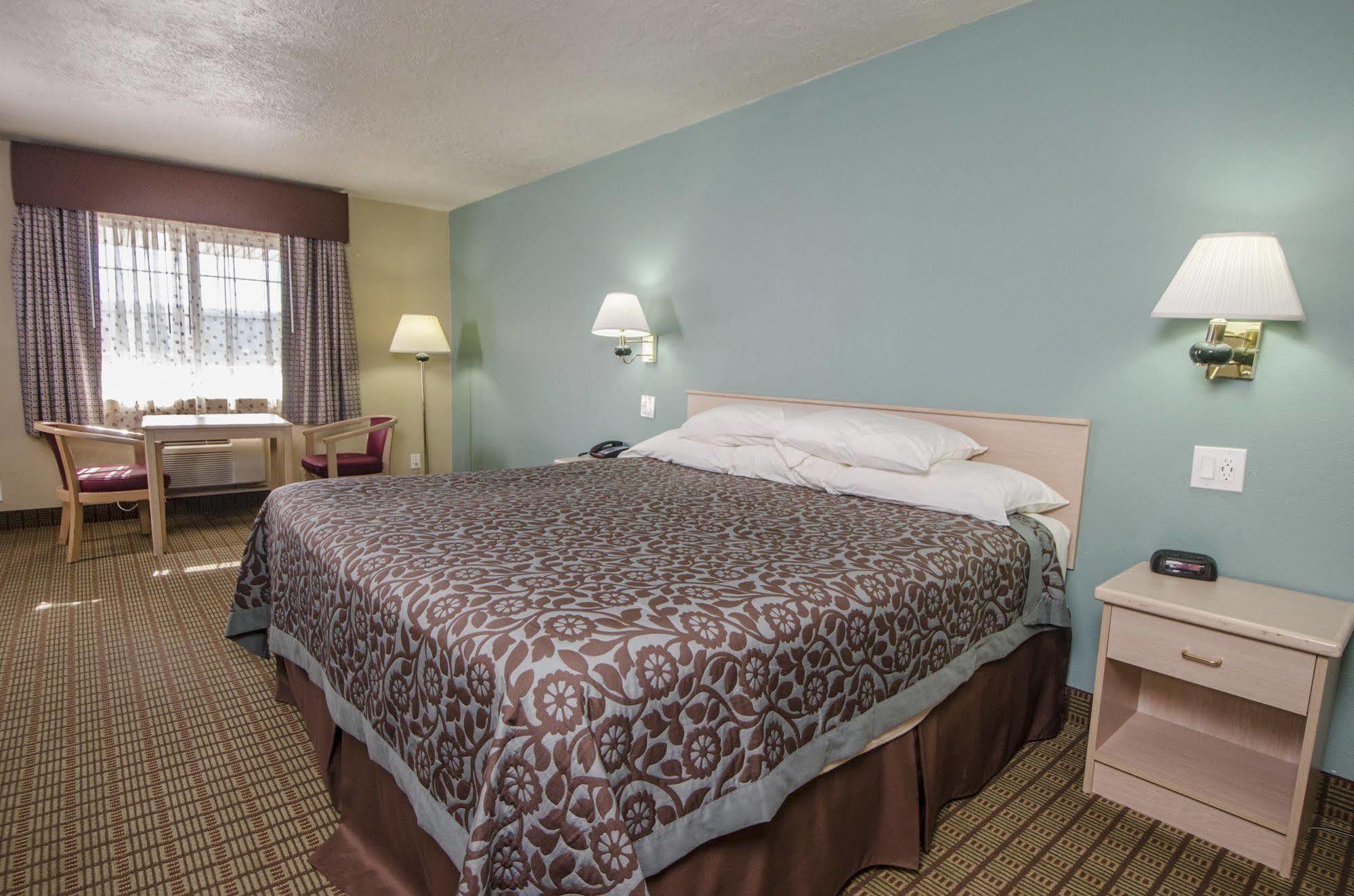 Days Inn By Wyndham Portland Central Extérieur photo