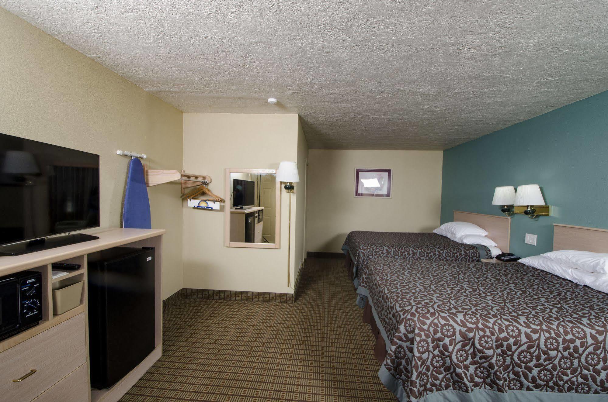 Days Inn By Wyndham Portland Central Extérieur photo