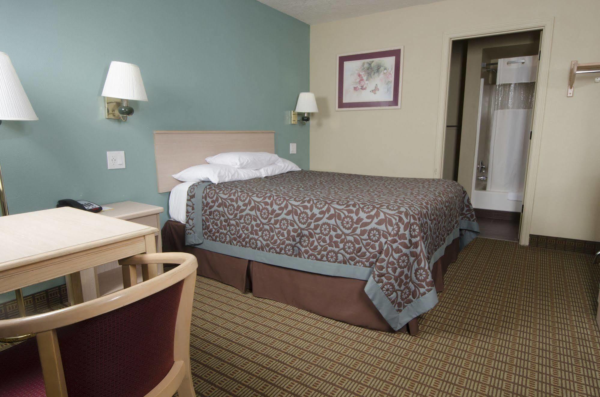 Days Inn By Wyndham Portland Central Extérieur photo
